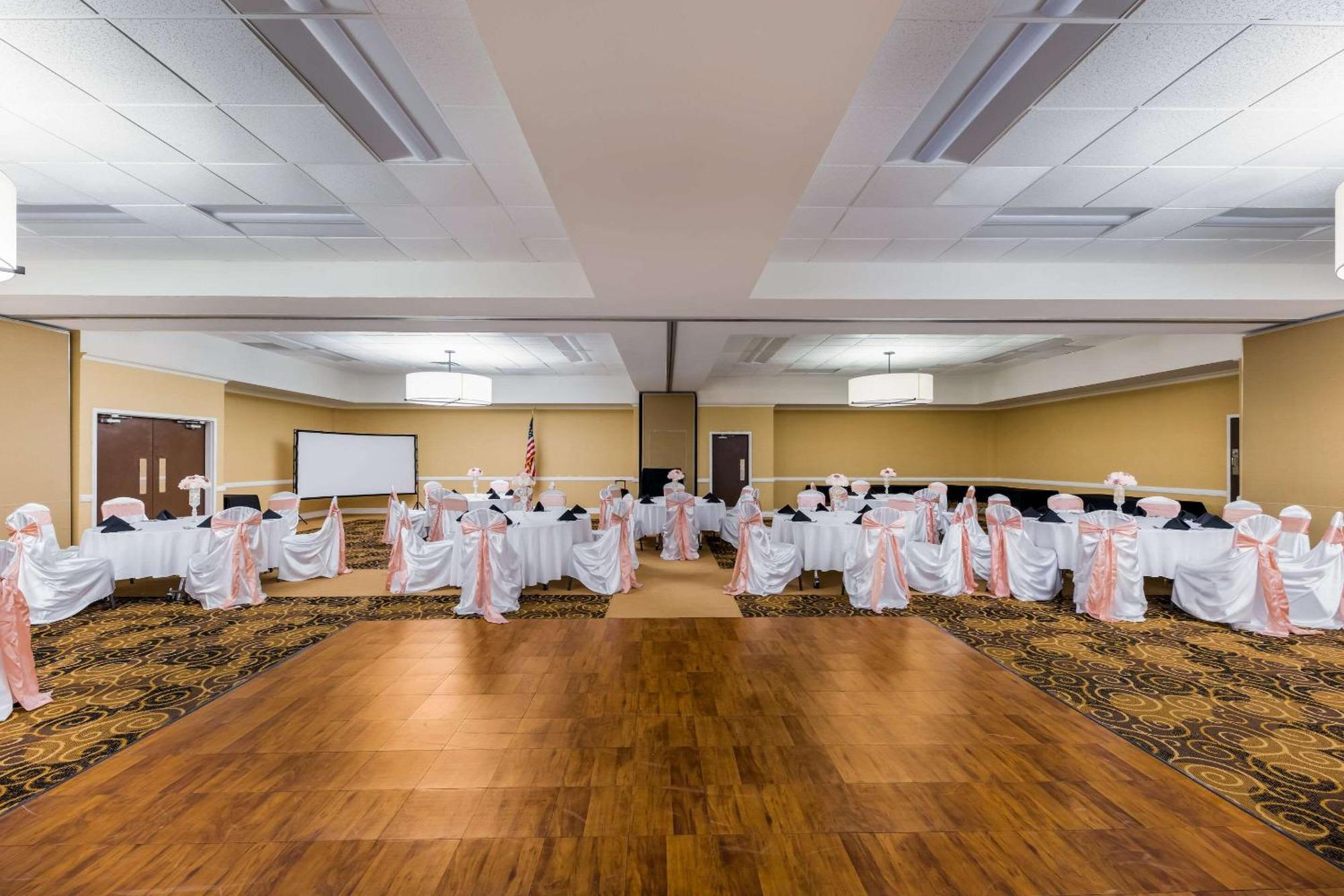 Clarion Hotel San Angelo Near Convention Center Экстерьер фото